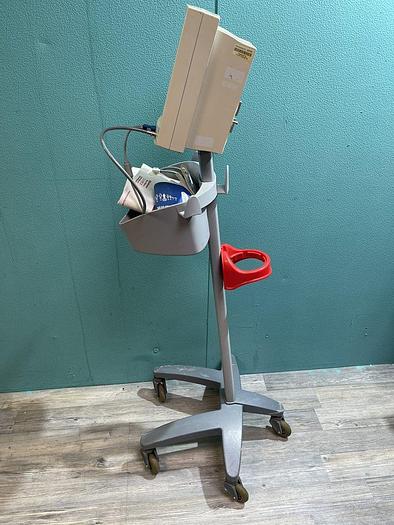 Used Datascope Accutorr Plus Patientenmonitor auf Trolley mit Zubehör