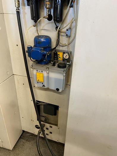 Used 1999 Bridgeport VMC 600/22 Digital Machining Center