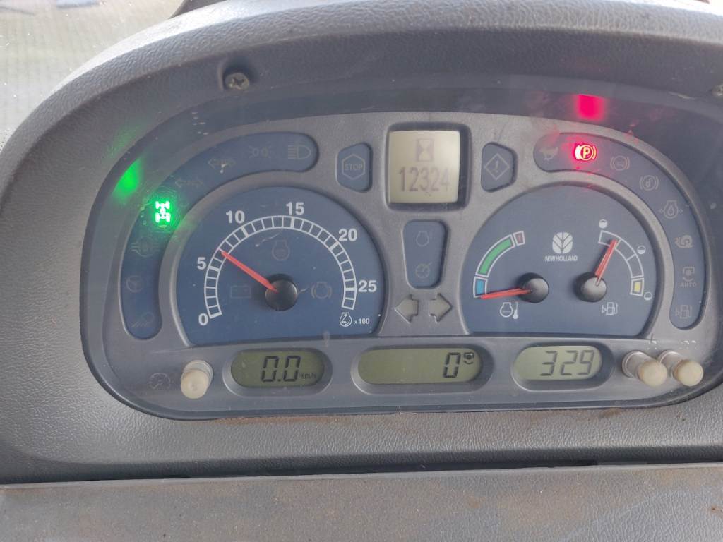 Gebruikt 2004 New Holland TS 135 A / TSA 135