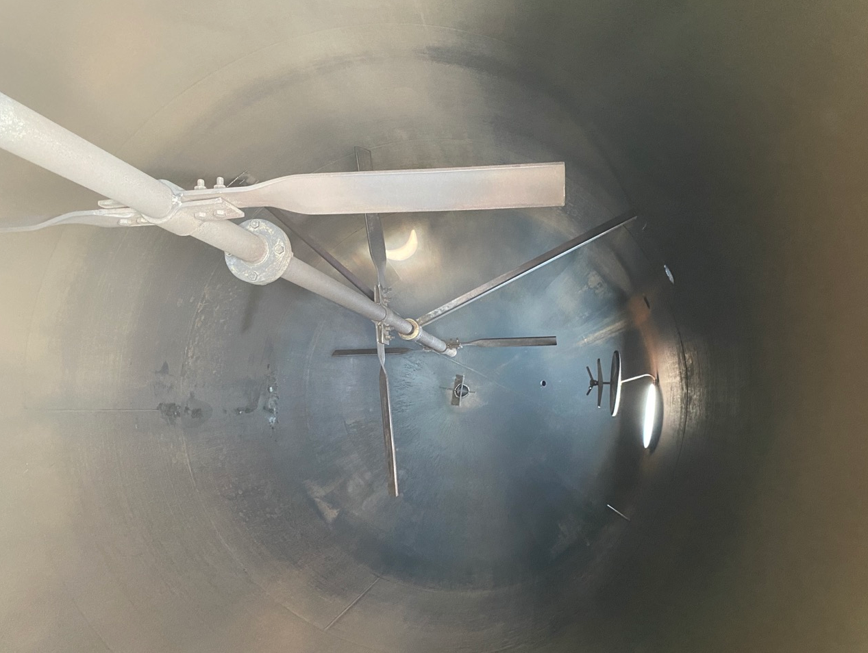 Used 37000 lt vertical tank with mixer