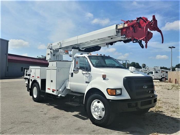Used 2009 Ford F750 Utility Altec DM47-TR Digger Derrick