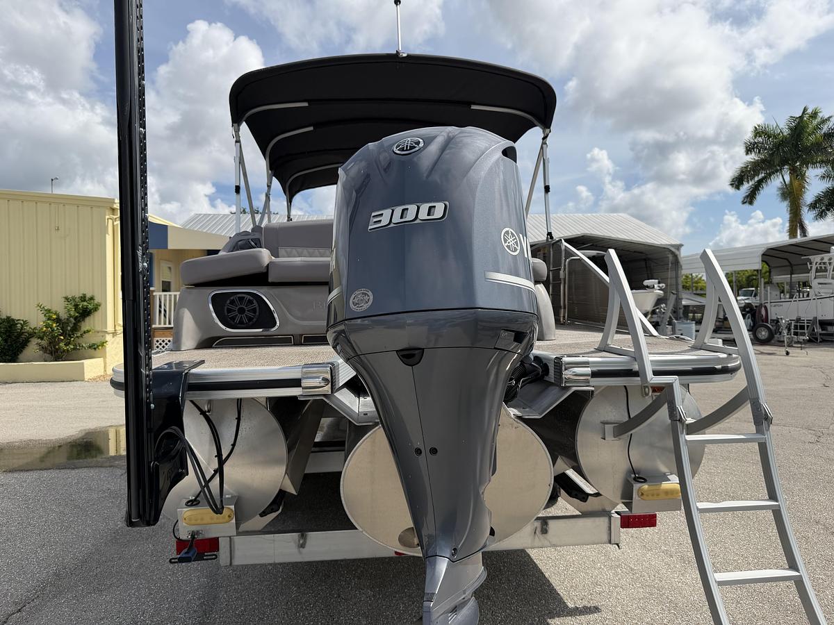 Used 2018 Bennington 25 QX