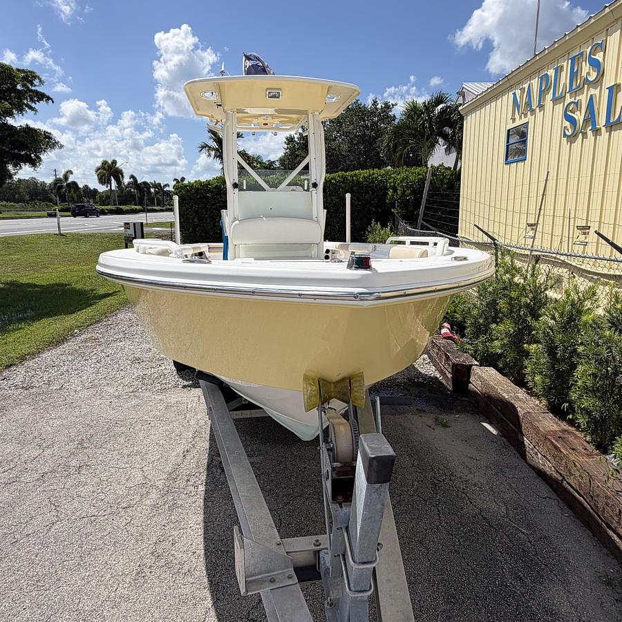 Used 2007 Everglades 243CC
