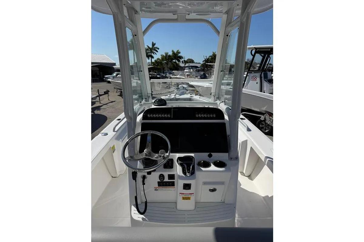 2024 Everglades 243CC
