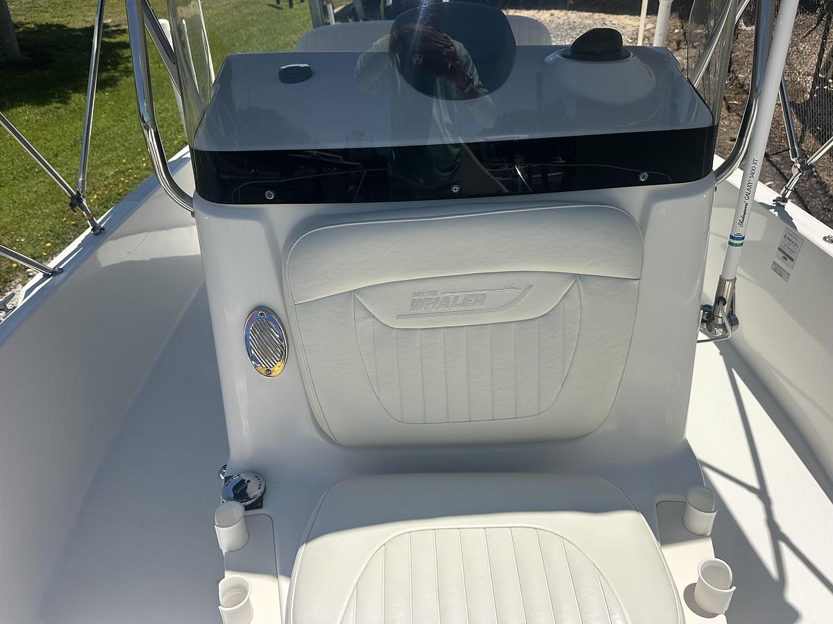 Used 2007 Boston Whaler 200 Dauntless
