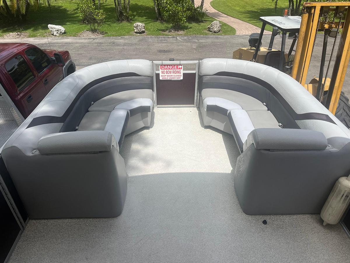 Used 2020 Bennington SX 23 SLX