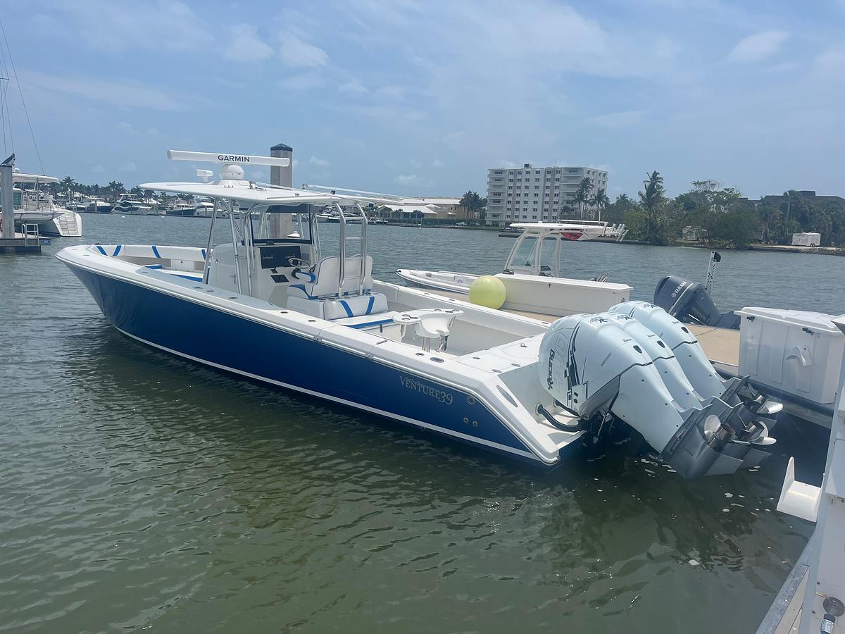 Used 2016 Venture 39 Forward Seating