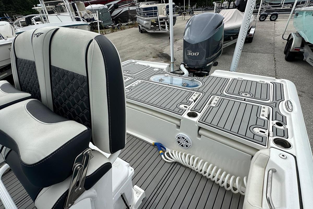 Used 2021 Tidewater 2500 Carolina Bay