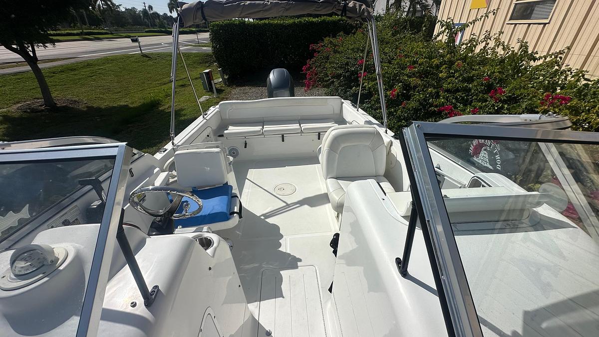 Used 2012 Sea Hunt Escape 220 LE