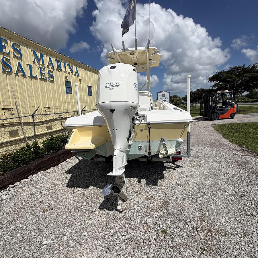 Used 2007 Everglades 243CC