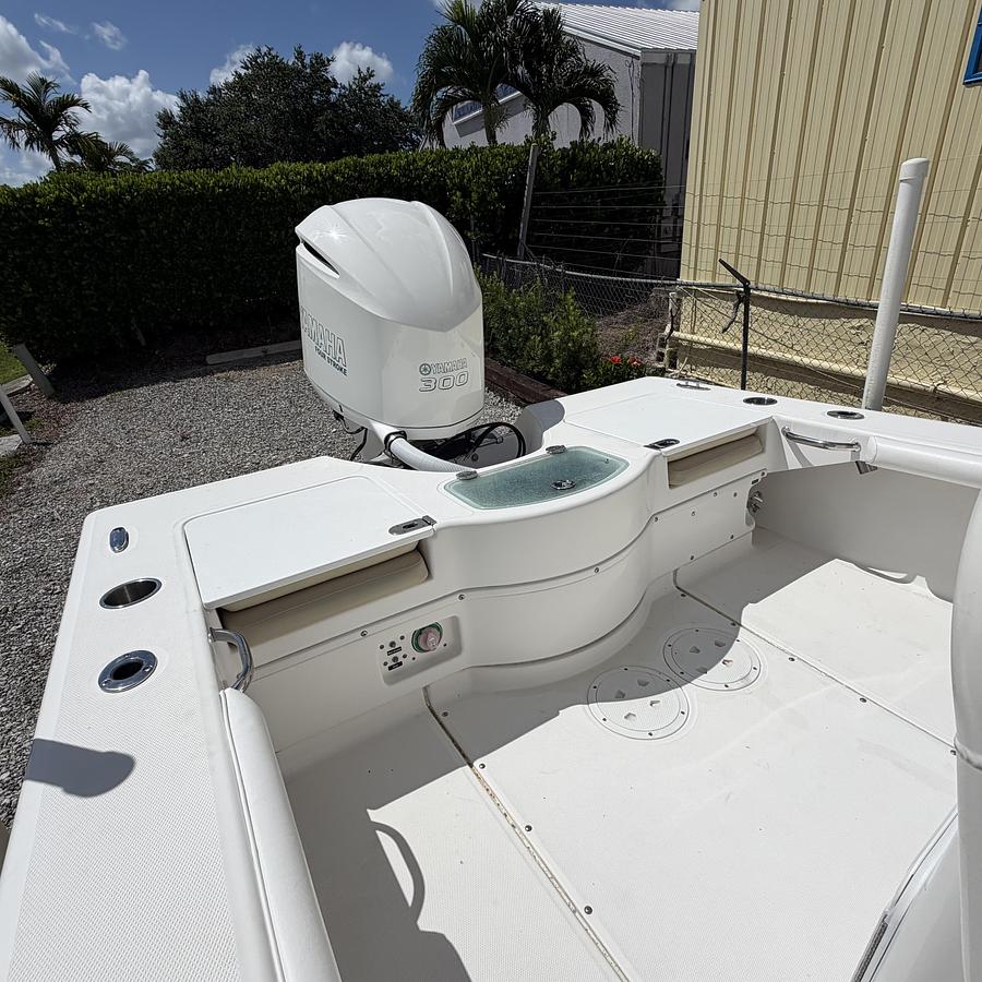Used 2007 Everglades 243CC