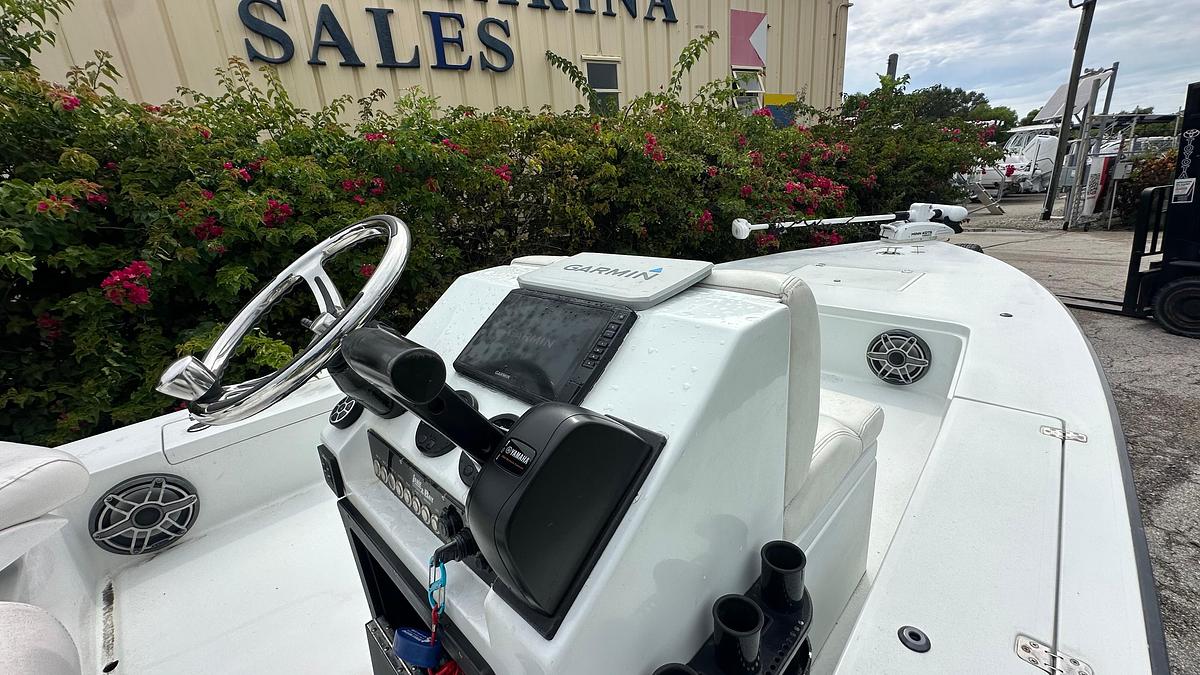 Used 2018 Lake & Bay Boca Grande 20