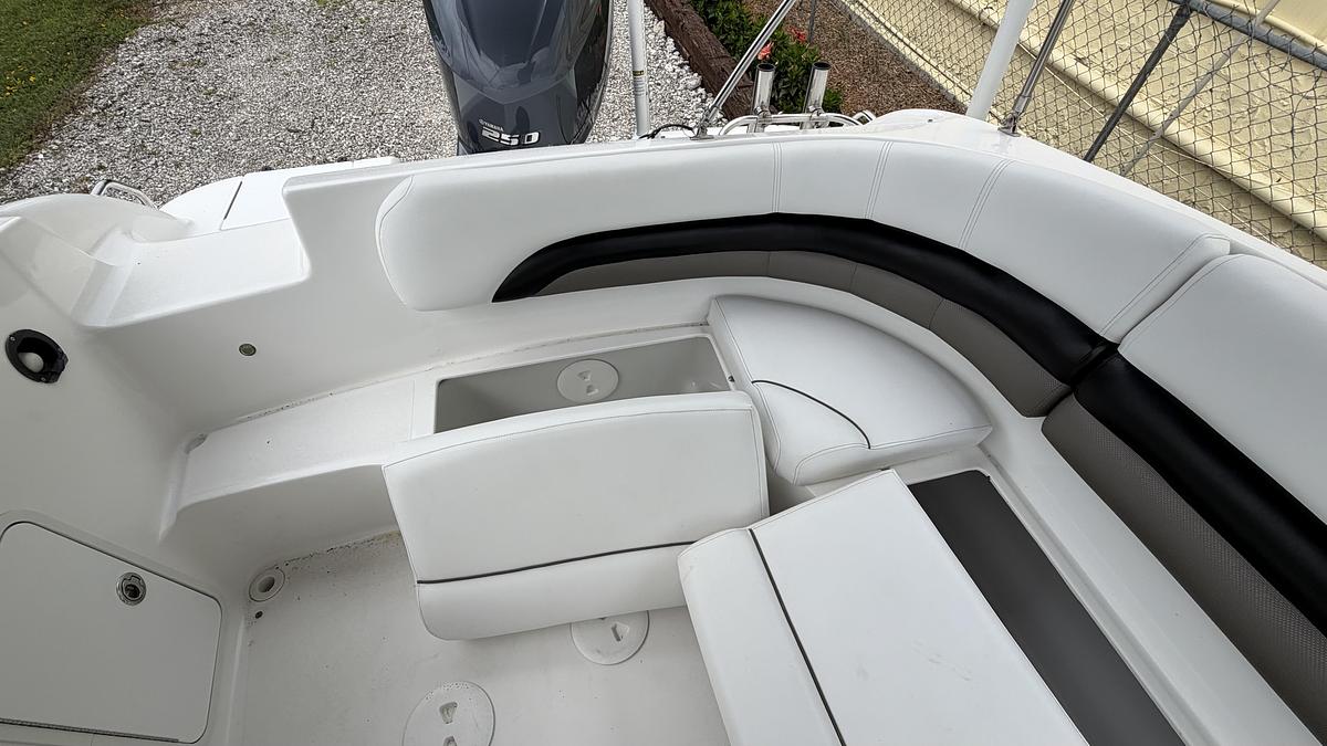 Used 2013 Hurricane SunDeck 237