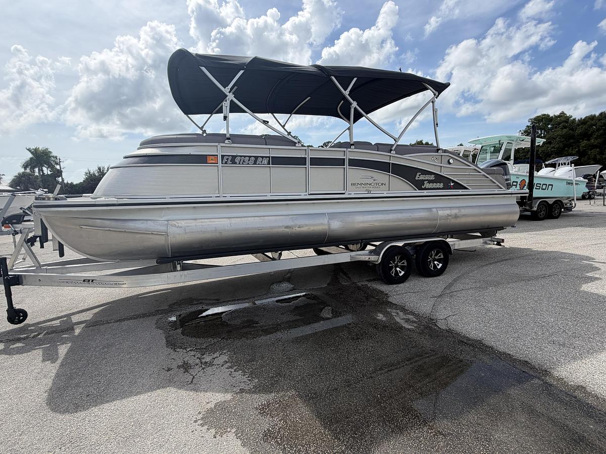 Used 2018 Bennington 25 QX