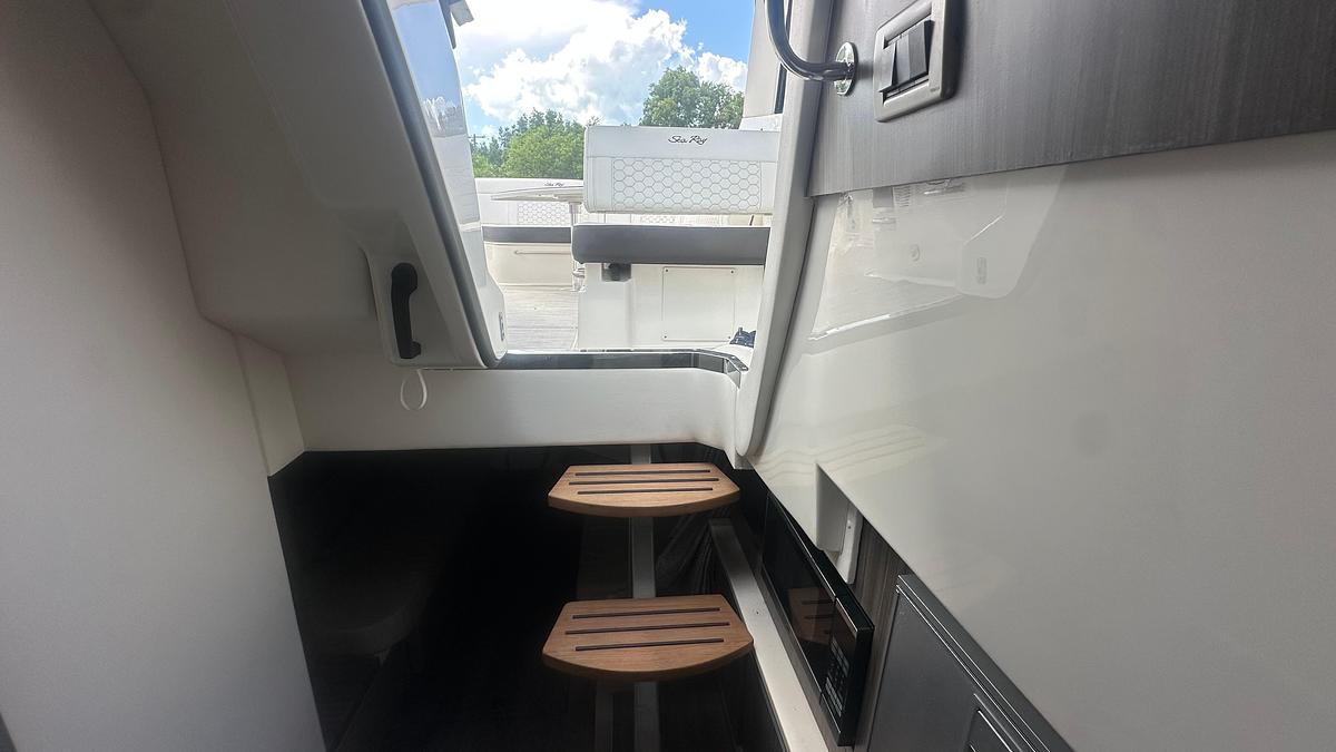 Used 2023 Sea Ray Sundancer 320 Outboard