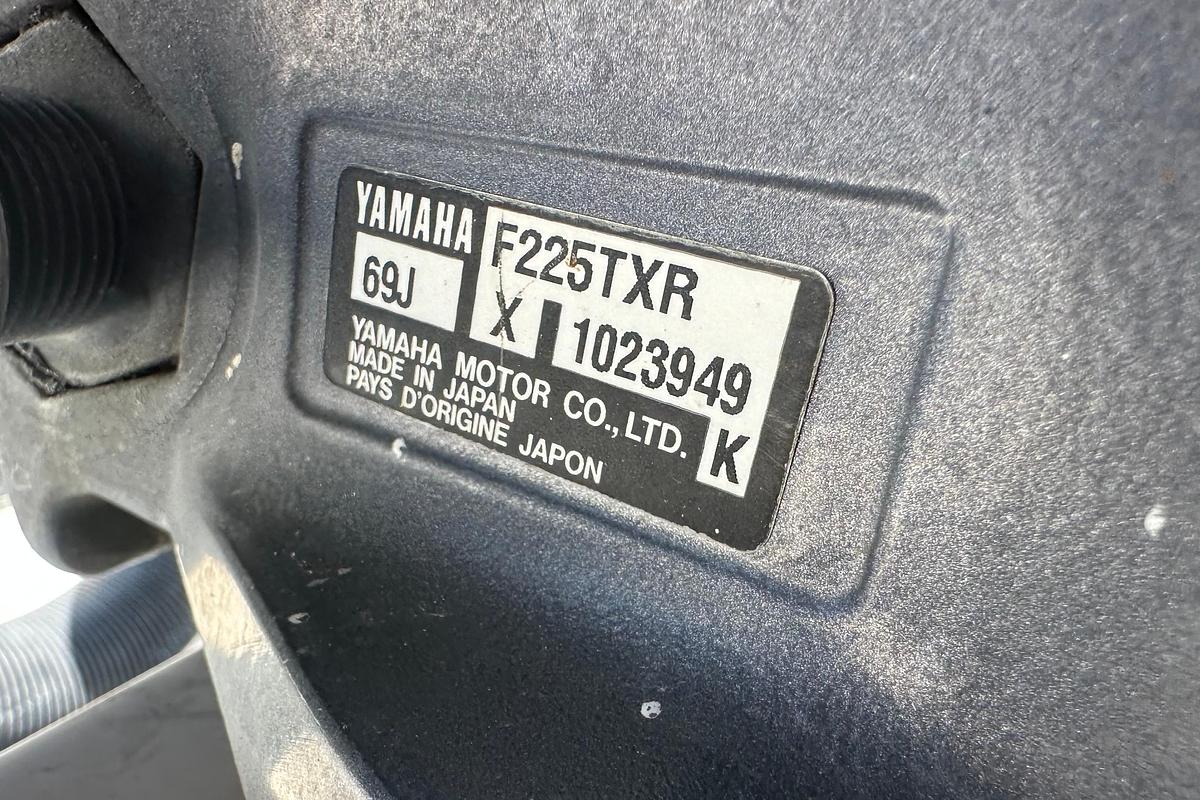 Used 2001 Boston Whaler 26 Outrage