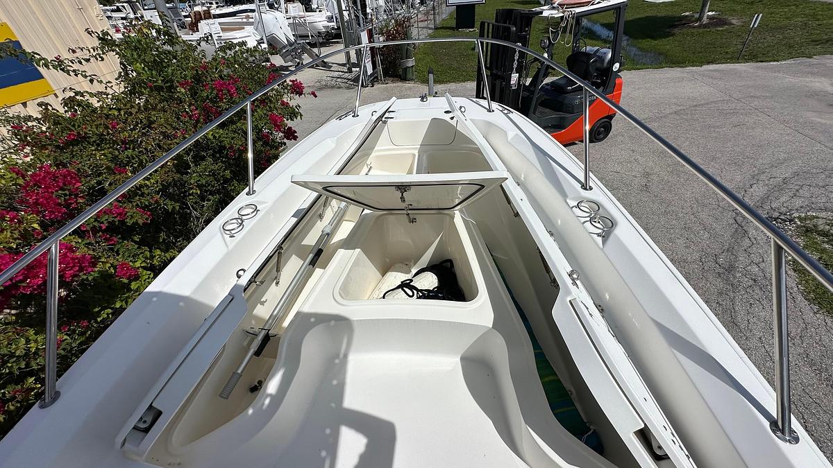 Used 2016 Boston Whaler 240 Dauntless