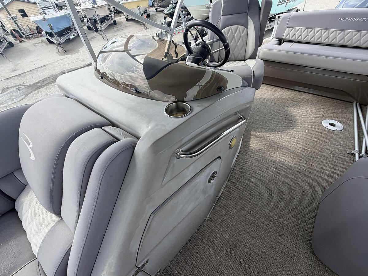 Used 2018 Bennington 25 QX