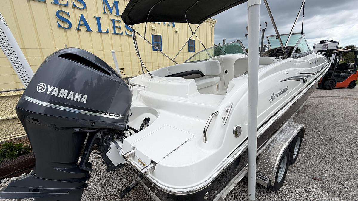 Used 2013 Hurricane SunDeck 237