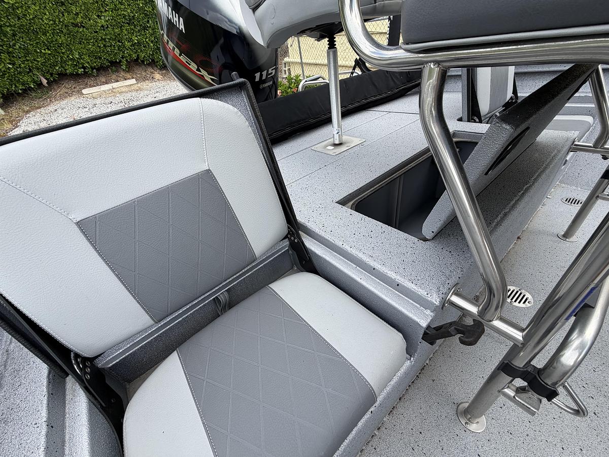 Used 2023 Xpress H20B Bay