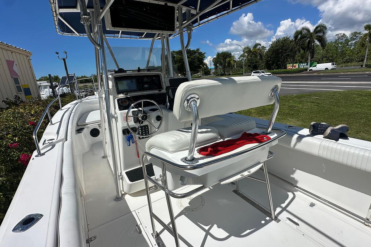 Used 2001 Boston Whaler 26 Outrage