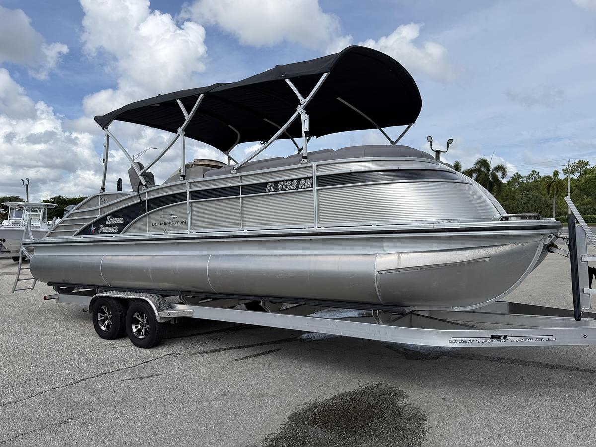 Used 2018 Bennington 25 QX