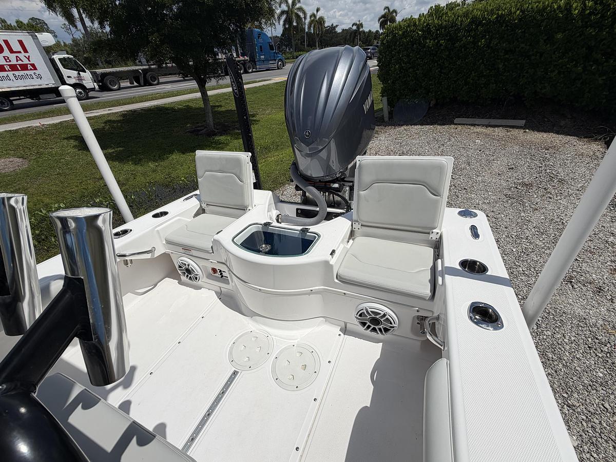 Used 2021 Everglades 243CC