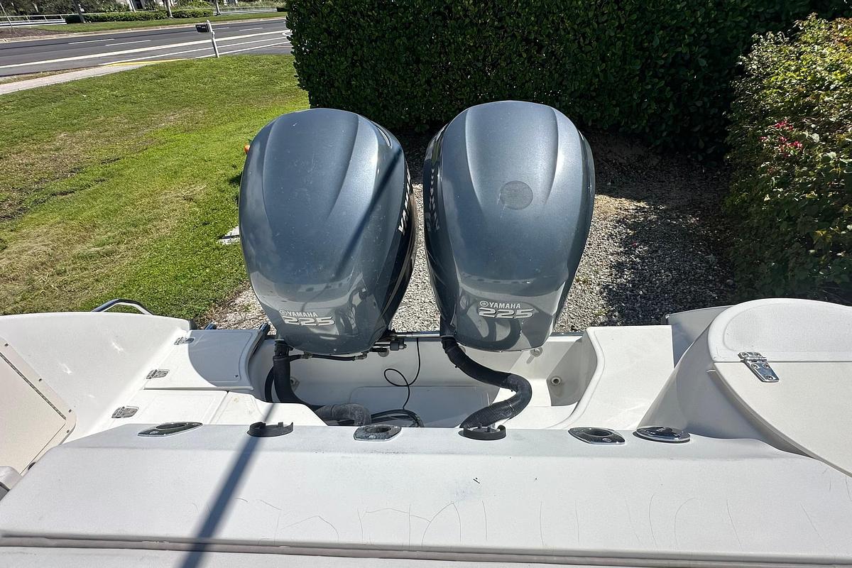 Used 2001 Boston Whaler 26 Outrage