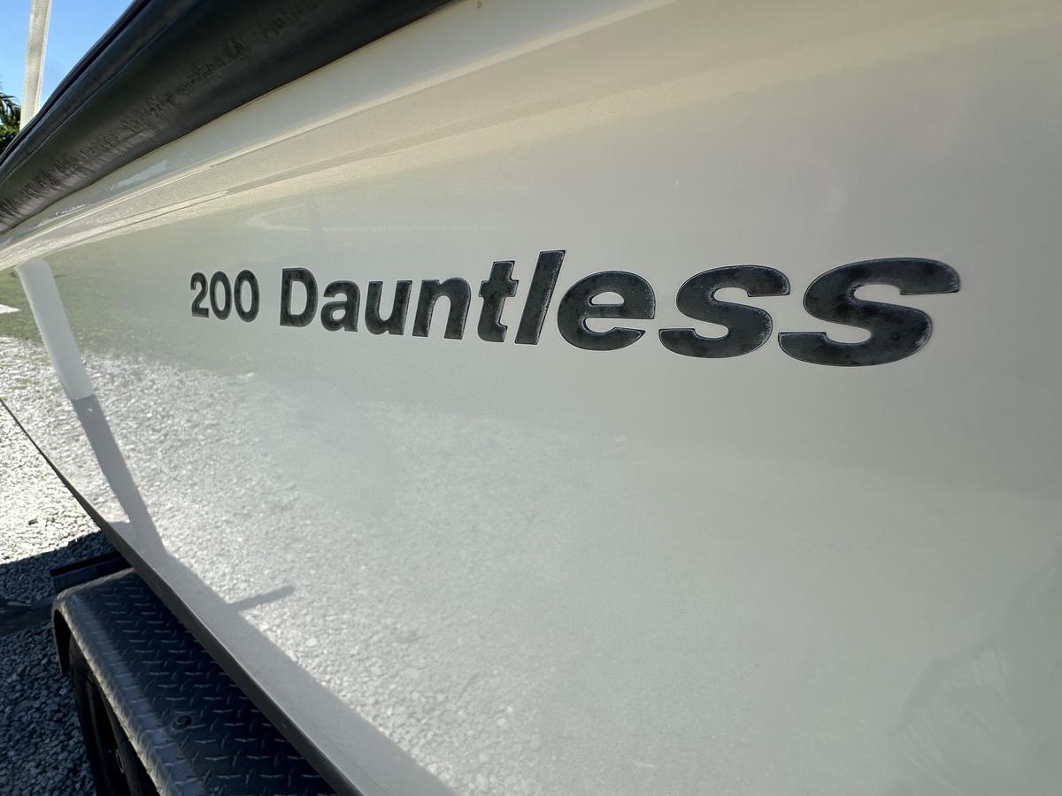 Used 2007 Boston Whaler 200 Dauntless