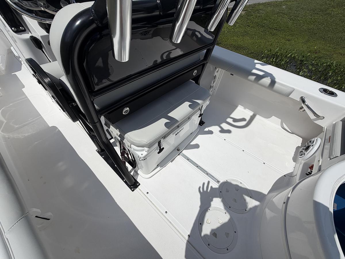 Used 2021 Everglades 243CC