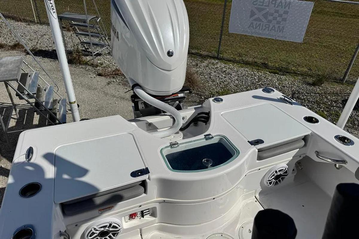 2024 Everglades 243CC