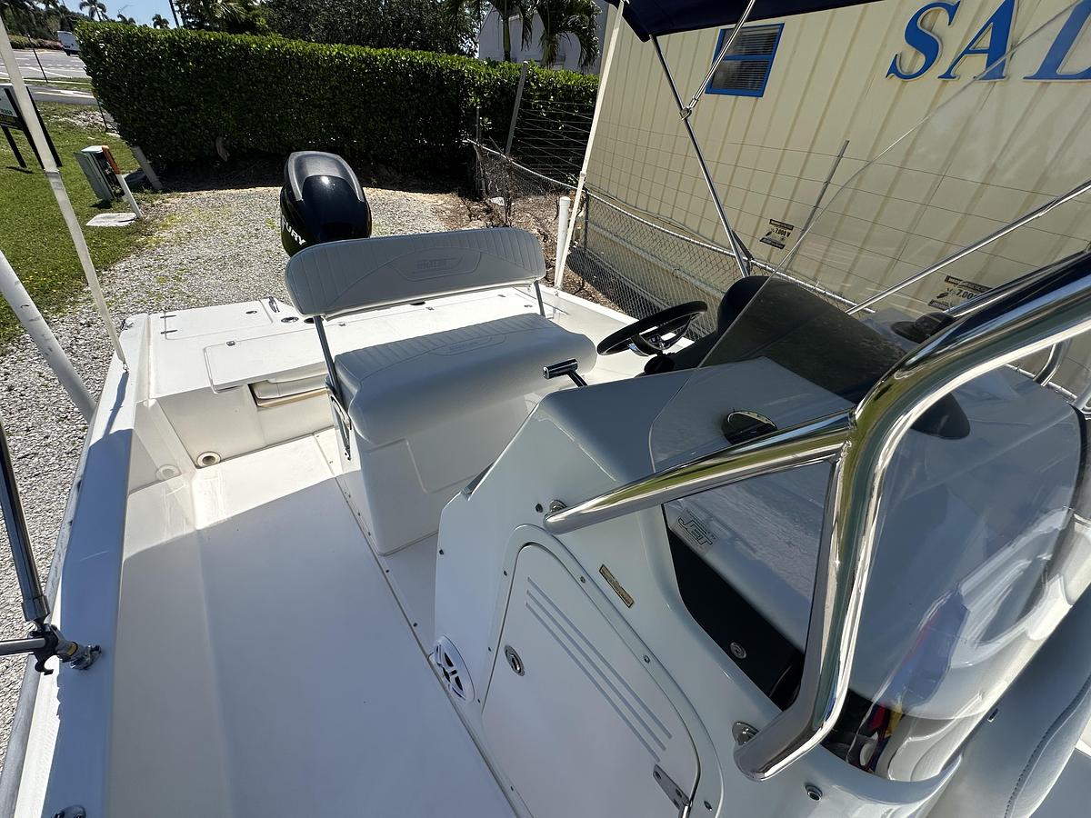 Used 2007 Boston Whaler 200 Dauntless