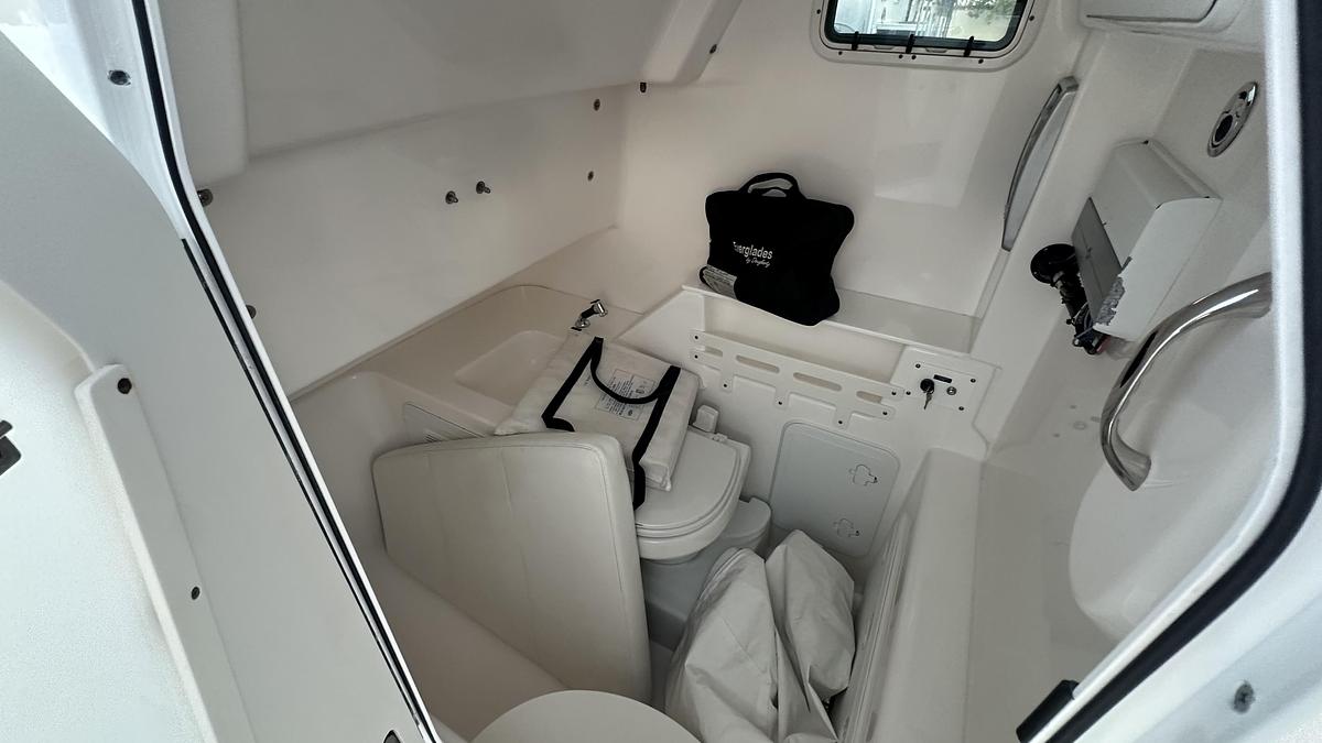 Used 2016 Everglades 325 Center Console