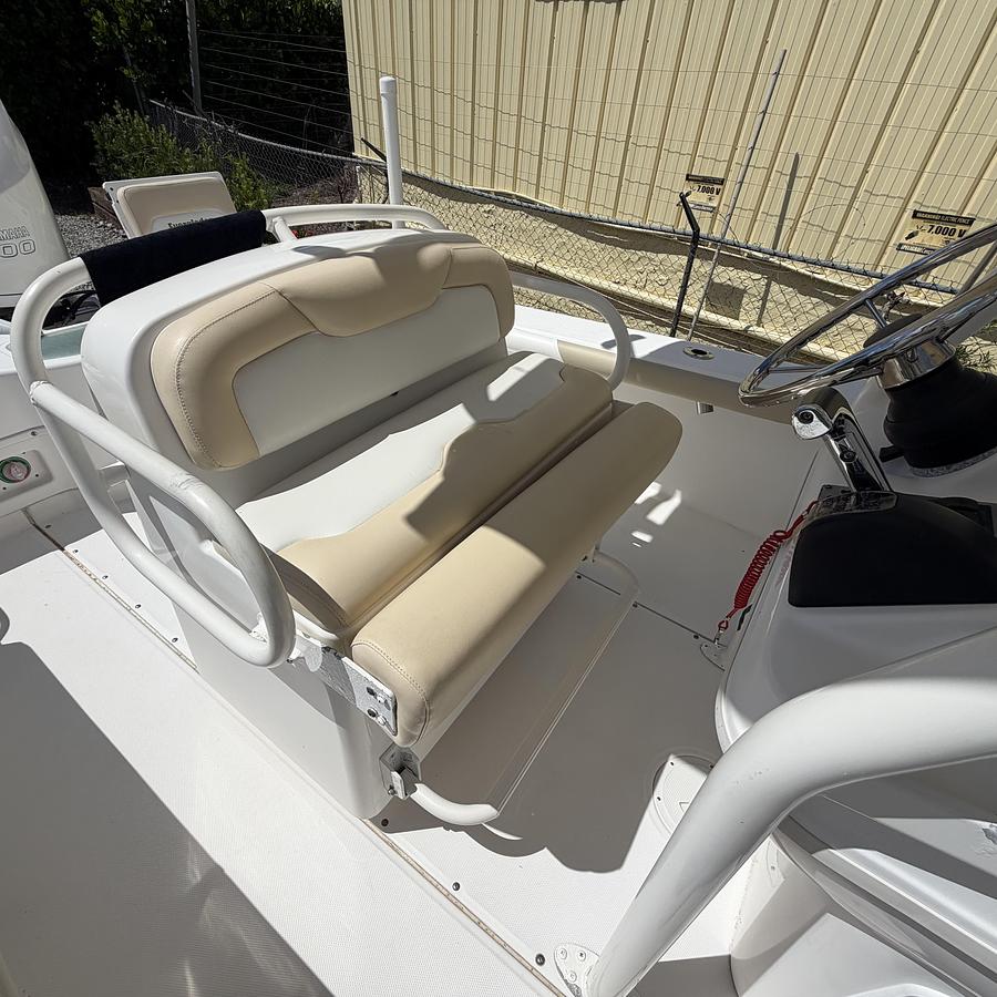 Used 2007 Everglades 243CC