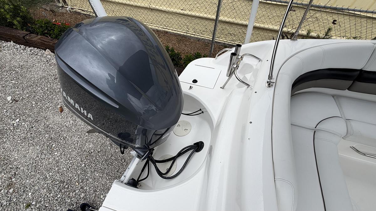 Used 2013 Hurricane SunDeck 237