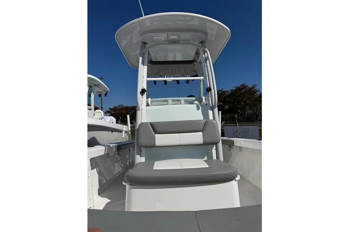 2024 Everglades 243CC