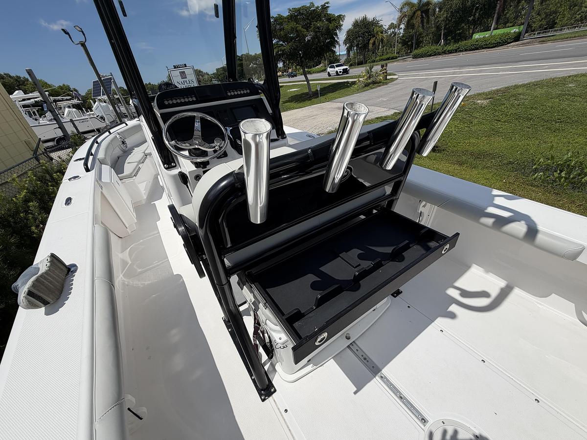 Used 2021 Everglades 243CC