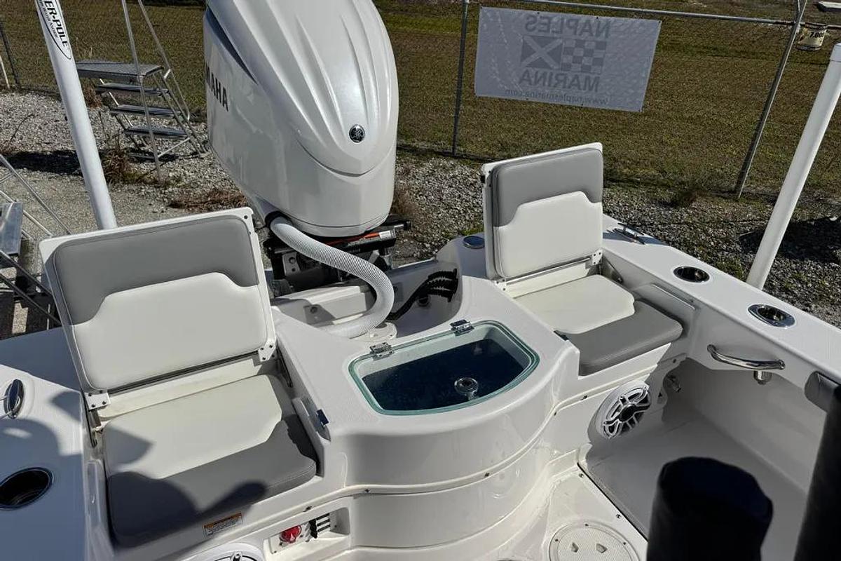 2024 Everglades 243CC