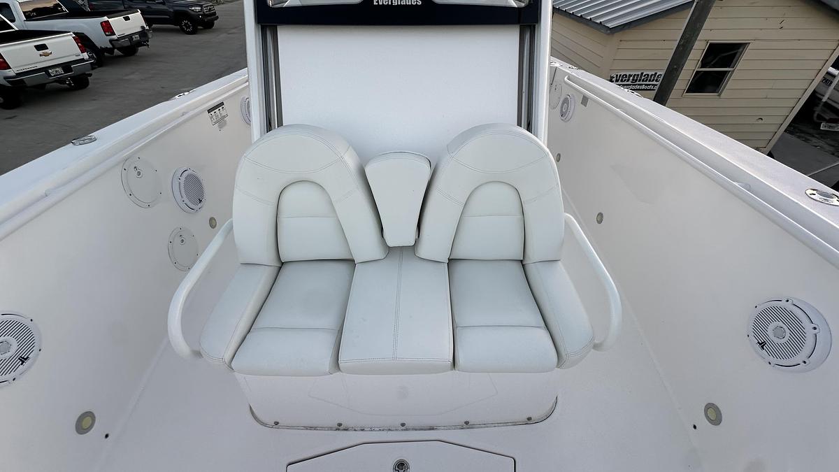 Used 2016 Everglades 325 Center Console