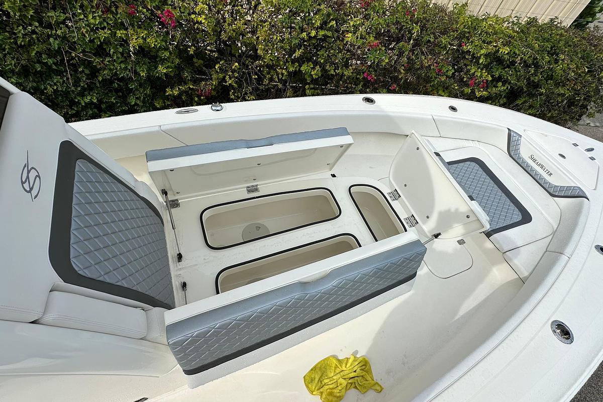 2026 ShearWater 270 SS Open