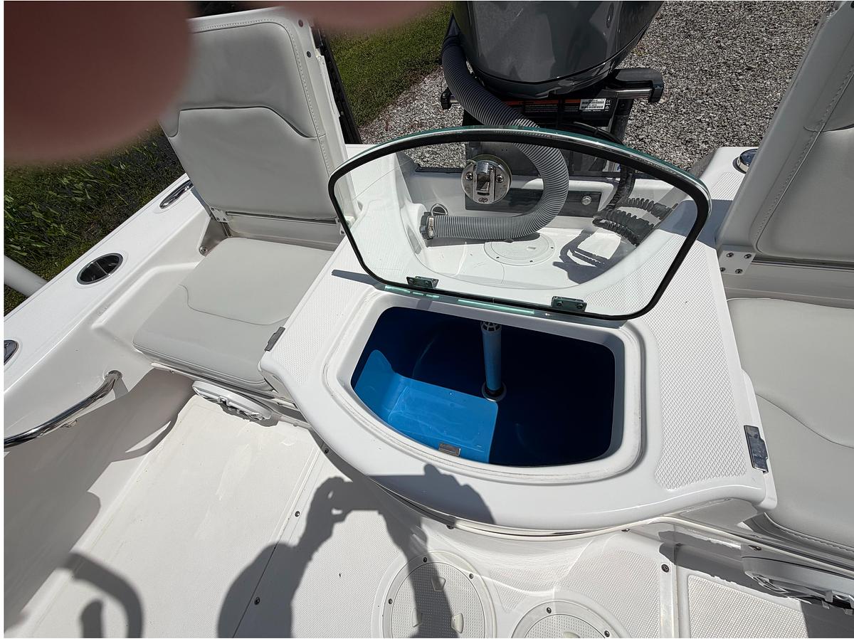 Used 2021 Everglades 243CC