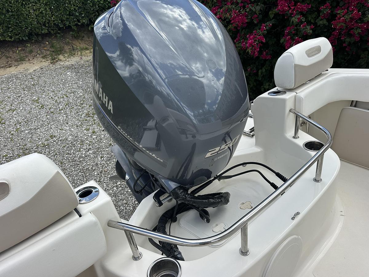 Used 2014 Pioneer 222 Sportfish