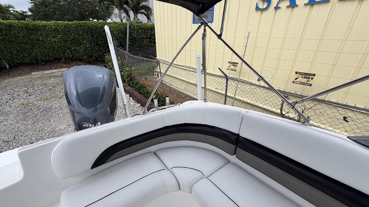 Used 2013 Hurricane SunDeck 237
