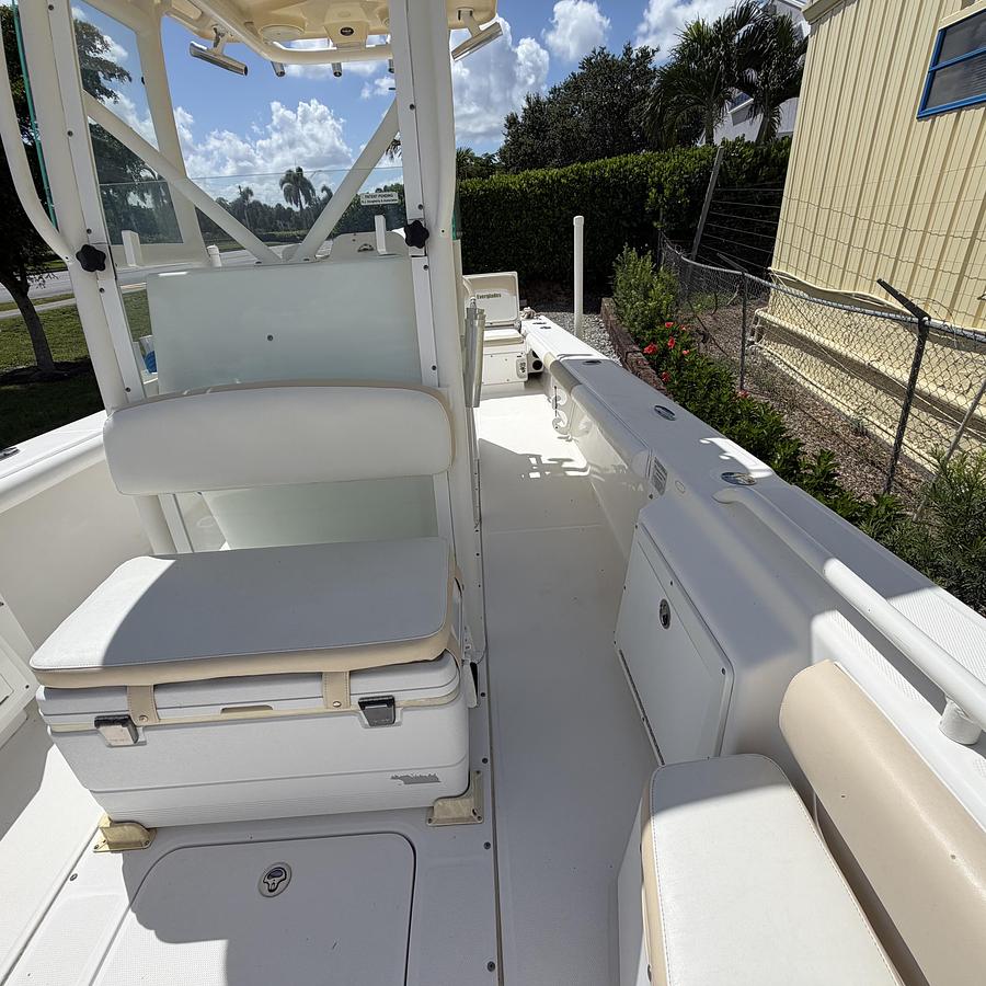 Used 2007 Everglades 243CC