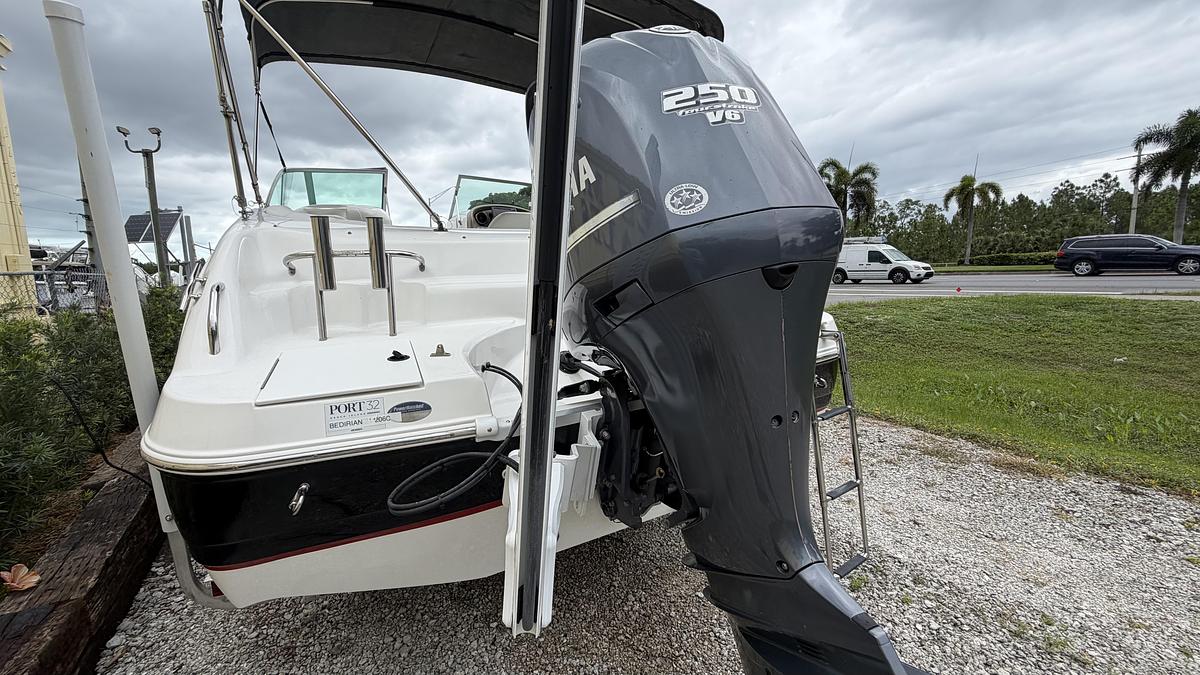 Used 2013 Hurricane SunDeck 237
