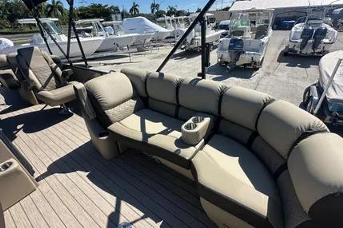 Used 2024 Veranda VP 25RC| 25'