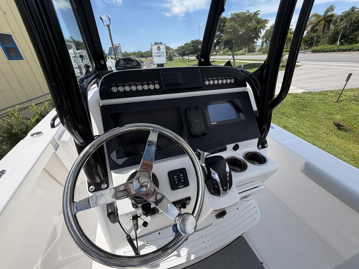 Used 2021 Everglades 243CC
