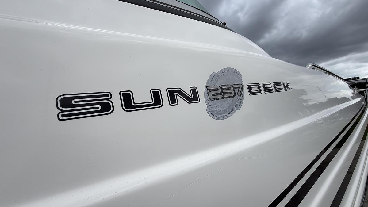 Used 2013 Hurricane SunDeck 237