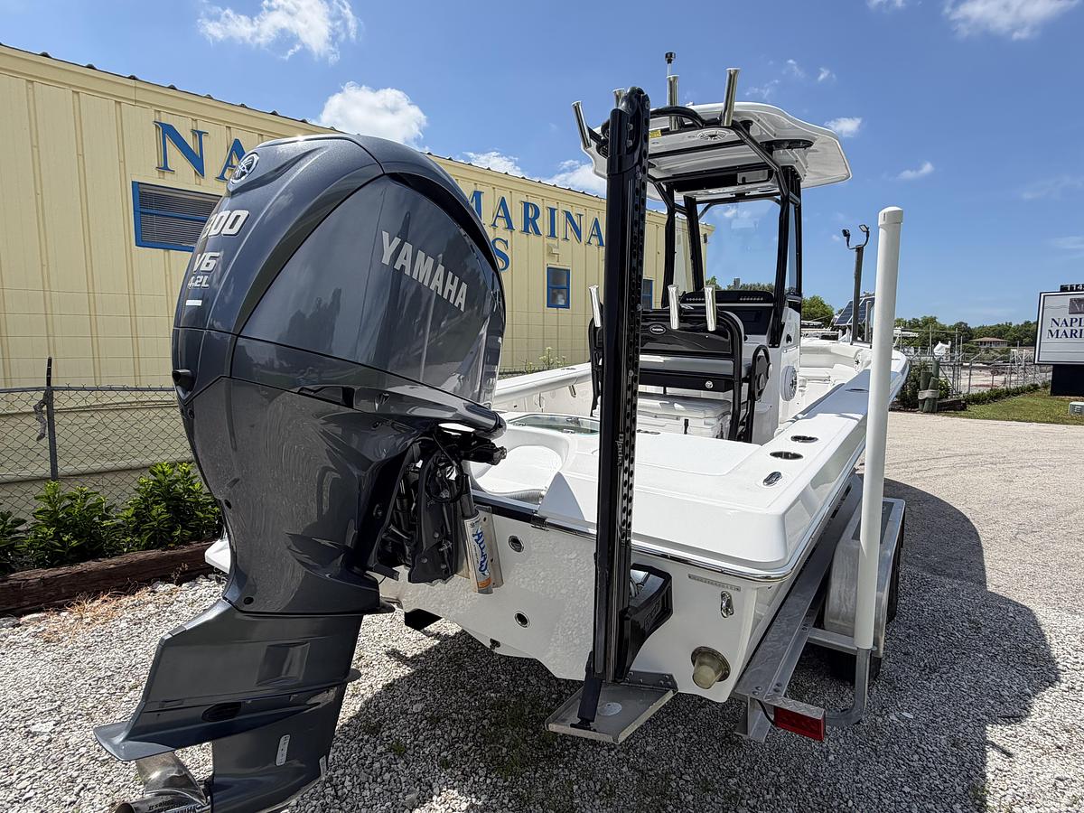 Used 2021 Everglades 243CC