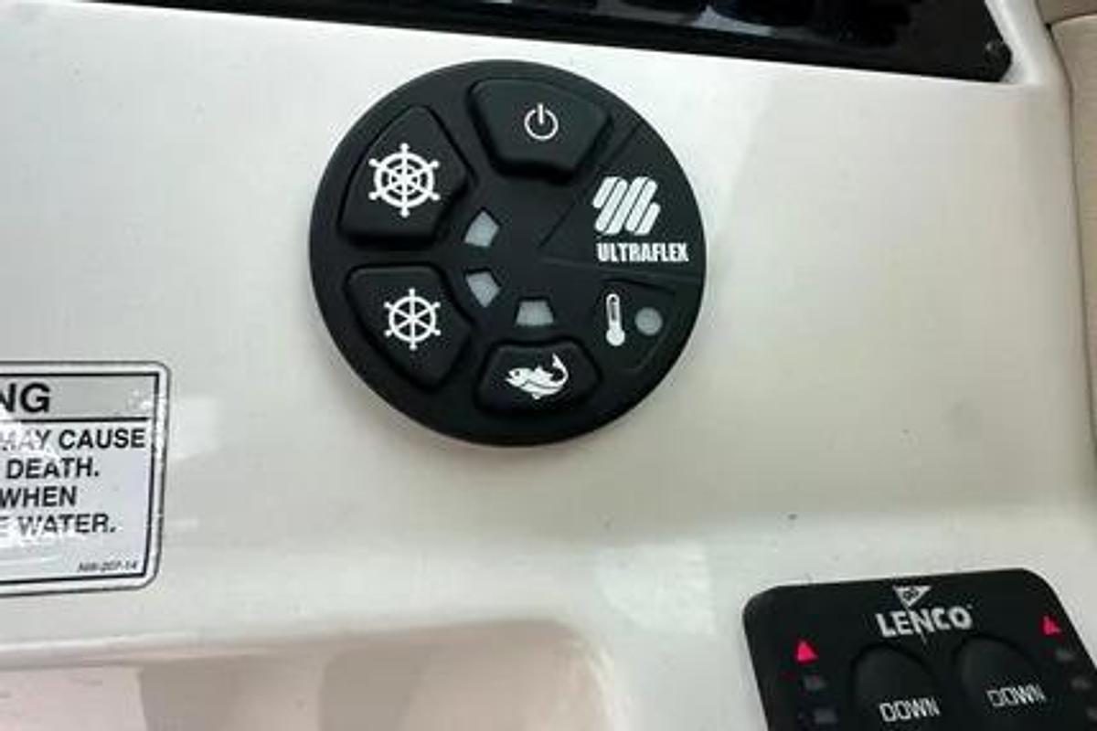 Used 2017 Sailfish 245 DC| 24'